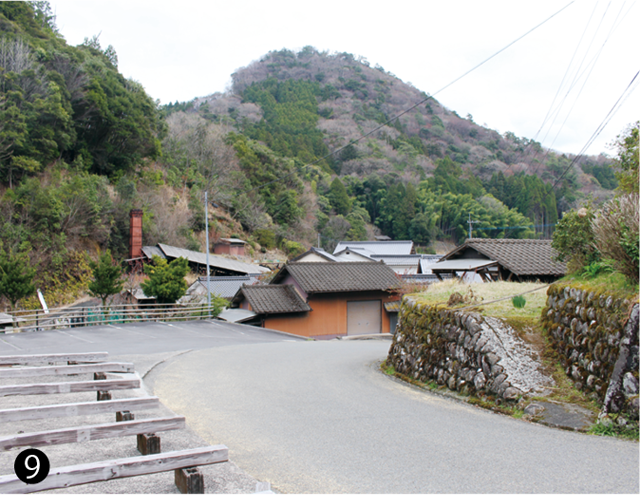 昔ながらの登り窯が点在する小鹿田焼の里。集落内を歩いていると、谷川の水を利用した唐臼（からうす）で土を砕く音が聞こえてくる