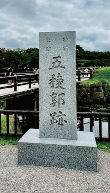 五稜郭は今も桜の名所として国内外から多くの観光客が訪れています