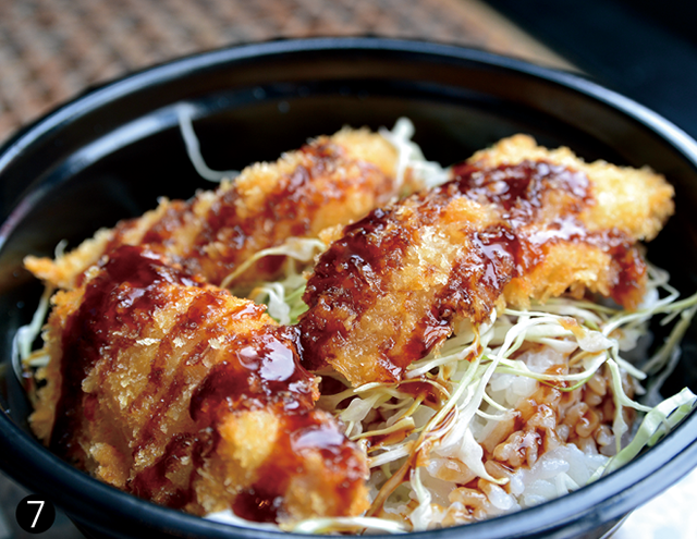 水産物直売所で芸術祭期間限定で提供されていた「鯛カツ丼」