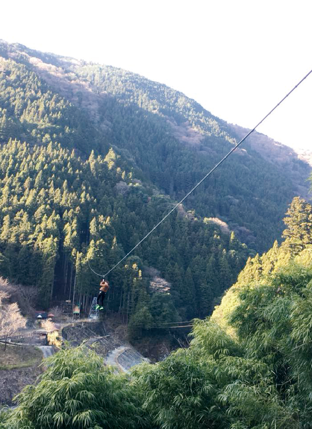 スリル満点のジップライン