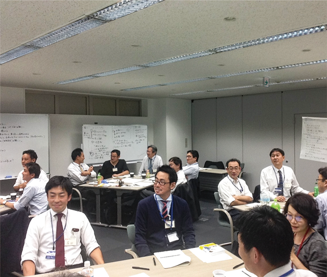 榊巻氏の講座「会議ファシリテーション伝道師養成講座」の様子