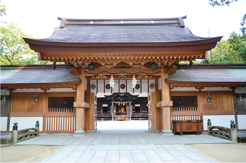 大山祇神社。宝物館には多数の国宝・重要文化財の鎧や兜、刀剣類が収蔵さ れている