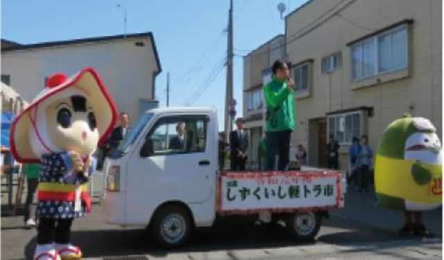 軽トラの荷台をステージとして活用