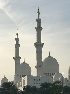 一方、イスラム圏であることを実感するモスクも