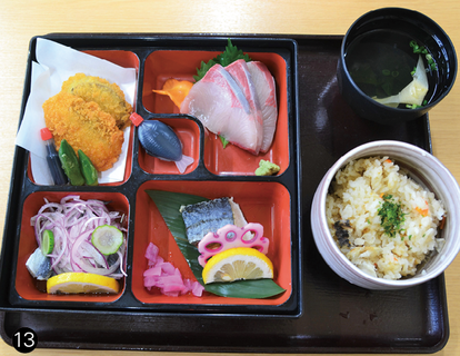 ル・ポール粟島の松花堂弁当。鯛飯やオリーブハマチの刺身などの島グルメが味わえる