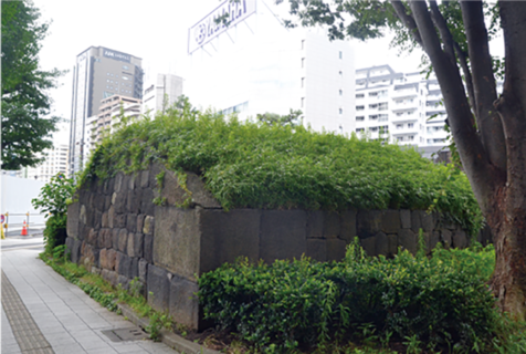 高輪大木戸跡。江戸時代中期の1710年、現在の銀座8丁目付近に石垣を築いて設置され、その十数年後に現在の場所に移設されたという