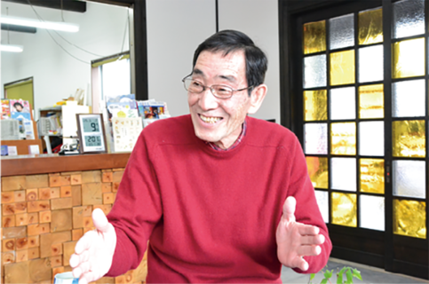 地元出身の周藤氏。玉湯町の副町長などを務め、定年退職後、玉造温泉に賑わいを取り戻そうと松江観光協会 玉造温泉支部の事務局長に。と同時に、観光協会は松江市から独立、民間組織として再スタートを切り、新鮮な視点を求めて地域外の人材を積極的に採用した