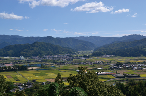 鳥取県東南部の山間に位置する八頭町・隼地区