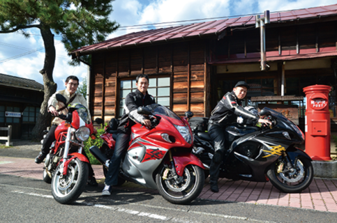 大型バイク「ハヤブサ」乗りの聖地として知られる隼駅前。関西圏などからこの駅を目指してツーリングに来るライダーも多い