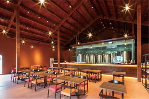 CAFA & RESTAURANT BRICK。奥にあるのはシードル工房