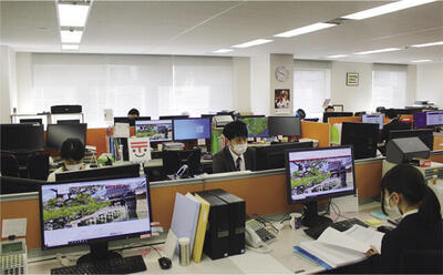 広島駅からもほど近く、市街地中心部に拠点を構えています