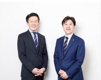 多彩な経営支援メニューを提供されている松橋 丈雄先生（左）と平井 幸光先生