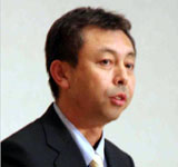閉会の言葉を述べる藤沼･大会実行委員