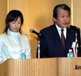 司会の吉田・実行委員とアシスタントの御影アナウンサー