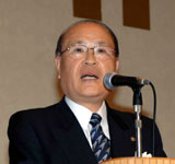 開会の挨拶をする峰岸･大会実行委員長