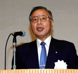 挨拶する池田･連合会会長