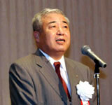 役員を代表して挨拶する鈴木･関東信越会会長