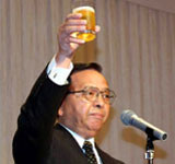 乾杯の挨拶をされる清水･関東信越税理士会会長