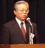 開会の言葉を述べる島袋・大会実行委員