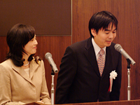 司会の糸数・実行委員とアシスタントの照屋さん
