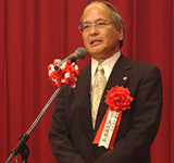 乾杯の挨拶をされる友利･沖縄税理士会副会長