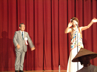 踊る、踊る！町田 沖縄ミロク会会長