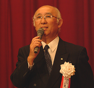 協賛会社挨拶をされる是枝･MJS会長