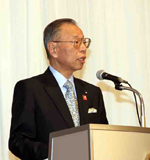 挨拶する池田・連合会会長