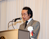 財務大臣祝辞を代読する中原･連合会副会長