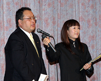 便利な機能を紹介する佐藤･委員