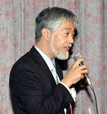 	閉会の言葉を述べる森･委員長