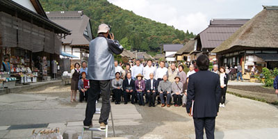 ｢大内宿｣で記念写真