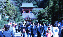 七五三で賑わう鶴岡八幡宮